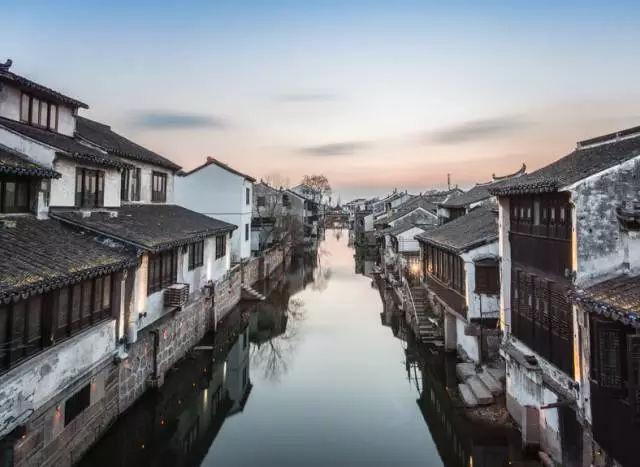 家里买什么床比较好？“铁艺床”时髦又实用，如今越来越流行了